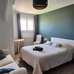 Maison De Charme à Avec Vue Sur La Mer. *