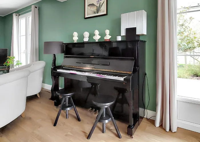 Maison De Charme A Avec Vue Sur La Mer. Grandcamp-Maisy