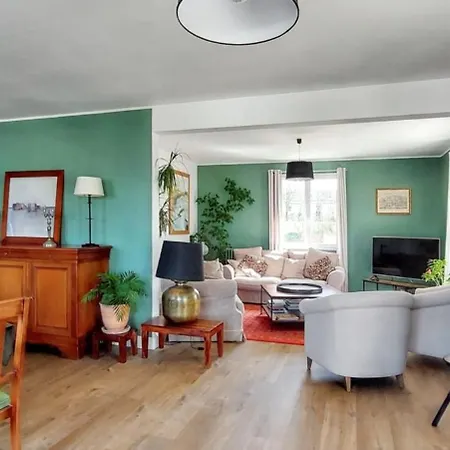 Maison De Charme à Avec Vue Sur La Mer. Grandcamp-Maisy