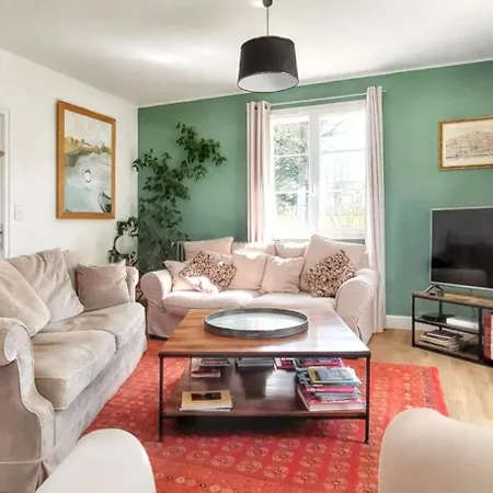 Maison De Charme à Avec Vue Sur La Mer. Grandcamp-Maisy