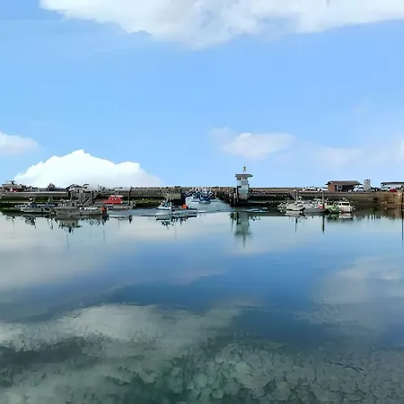 Maison De Charme à Avec Vue Sur La Mer. Grandcamp-Maisy