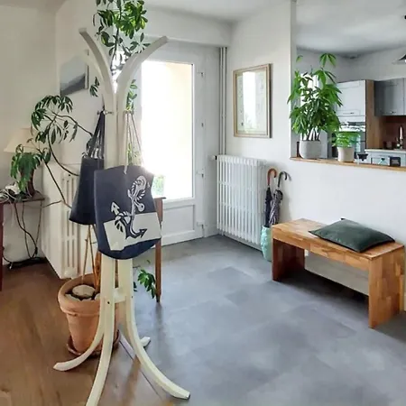 Maison De Charme à Avec Vue Sur La Mer. *