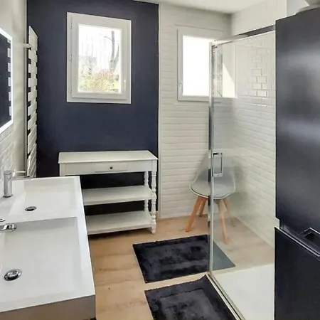 Maison De Charme à Avec Vue Sur La Mer. Grandcamp-Maisy