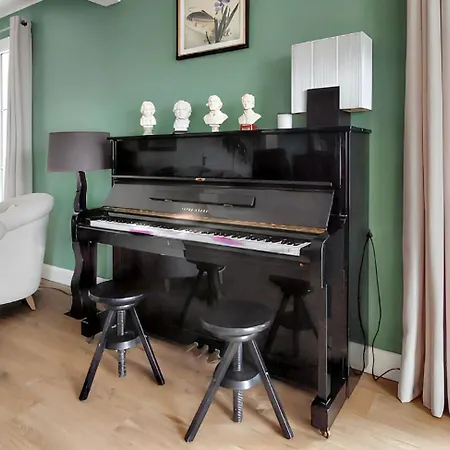 Maison De Charme à Avec Vue Sur La Mer. Grandcamp-Maisy