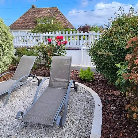 Prázdninový dům Maison De Charme A Avec Vue Sur La Mer. Grandcamp-Maisy