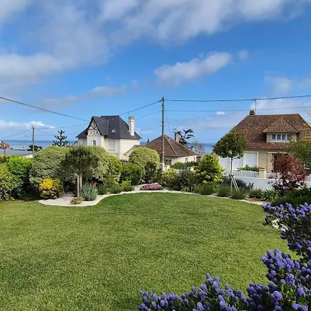 Prázdninový dům Maison De Charme A Avec Vue Sur La Mer. Grandcamp-Maisy