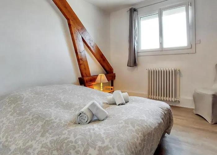 Maison De Charme A Avec Vue Sur La Mer. *